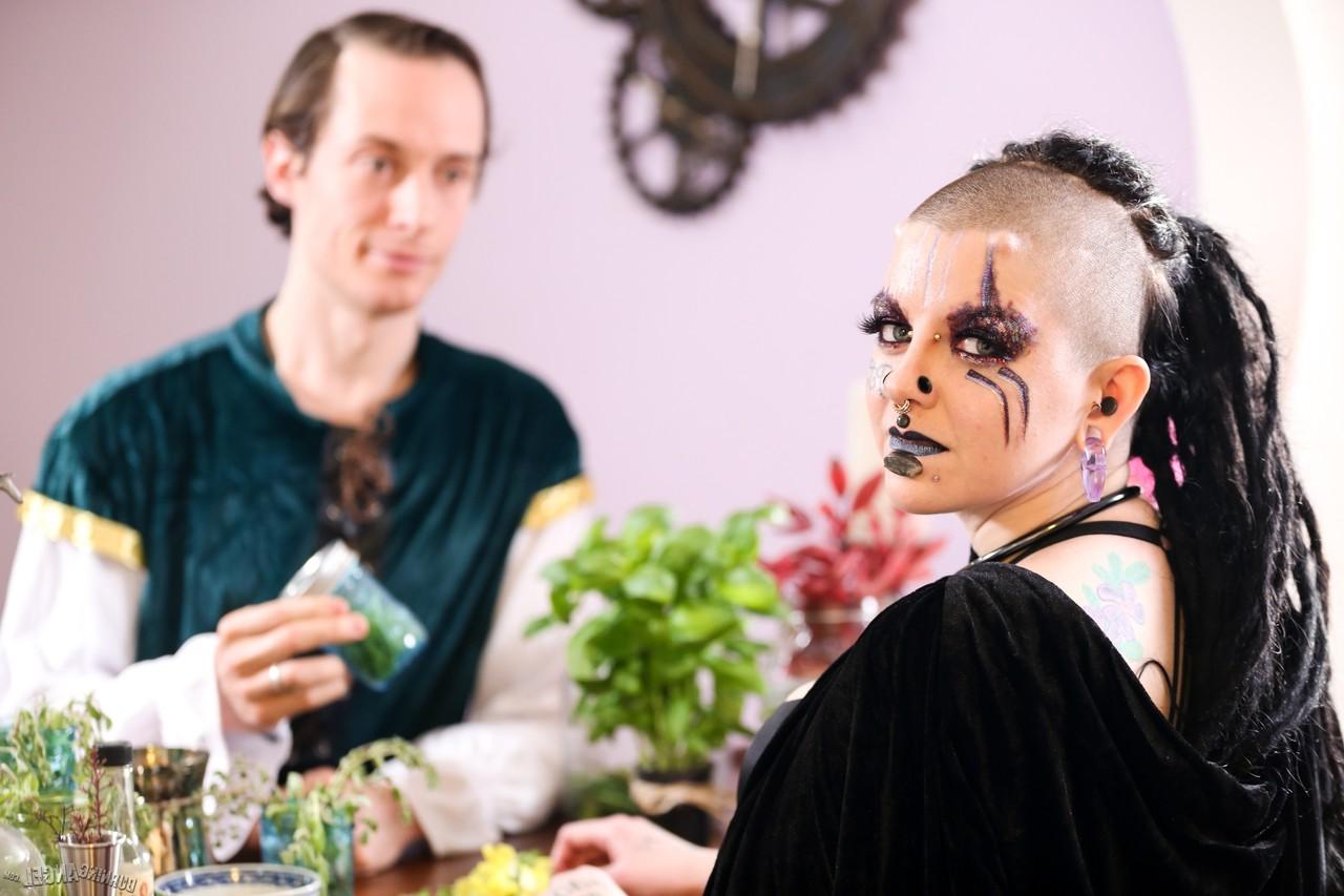 17P Harter Sex, den ein Mann dem verrückten Luder Luna Lavey im Schlafzimmer gibt, bringt Mädchen zum Stöhnen