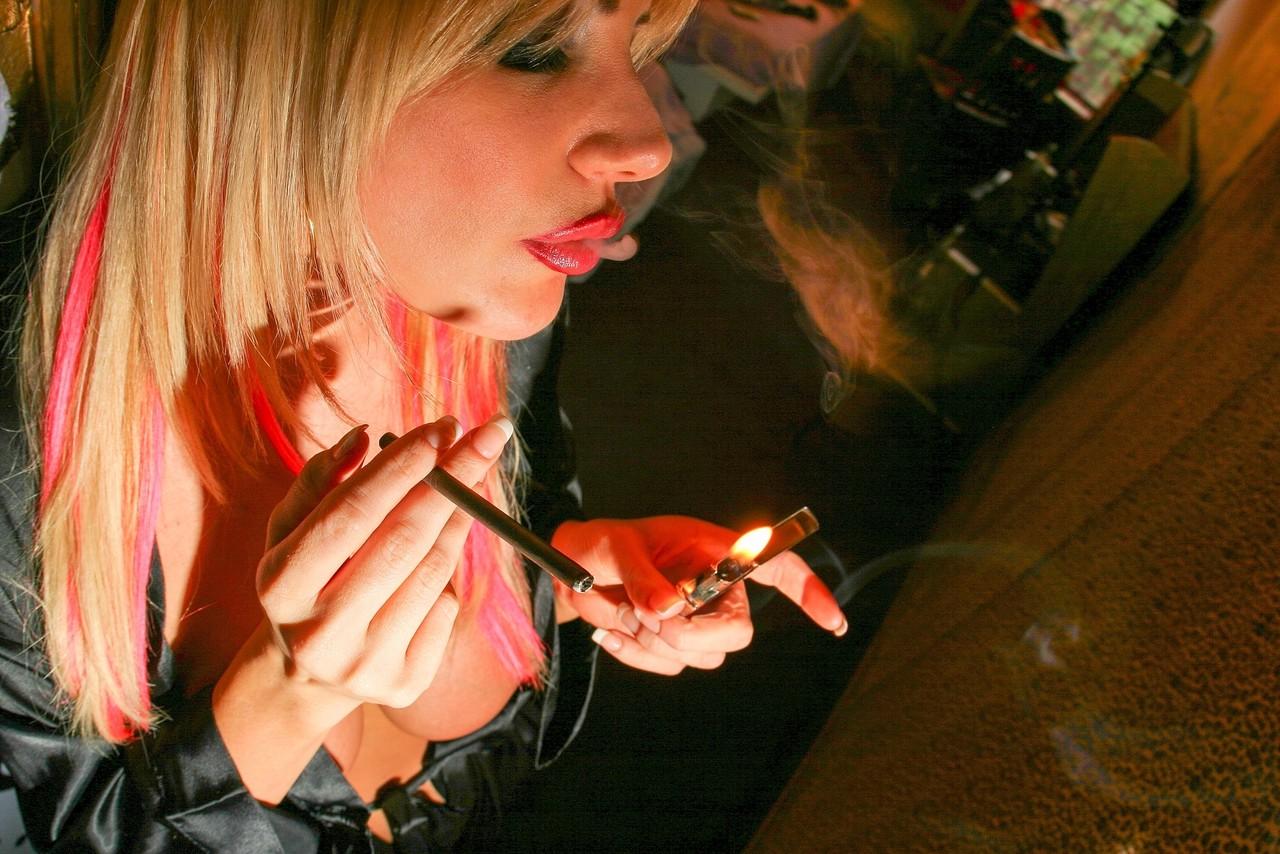 20P Saucy American MILF Brittany Andrews shows her big tits while smoking