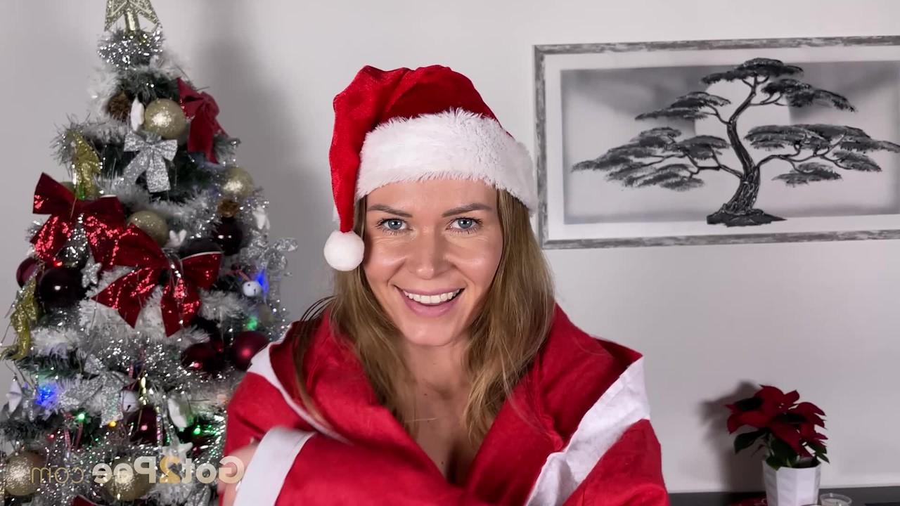 15P Solo-Girl Claudia Macc wirft einen Kuss zu, nachdem sie ihre eigene Pisse aufgeleckt hat