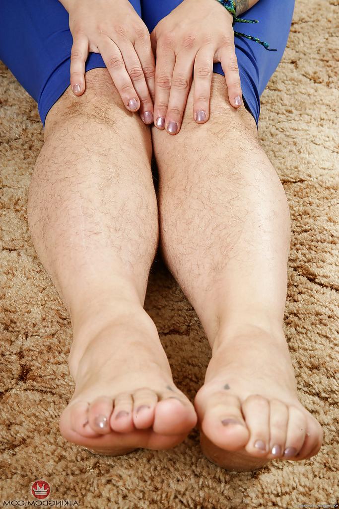 16P Mature plumper with hairy legs unveiling large hanging tits in glasses
