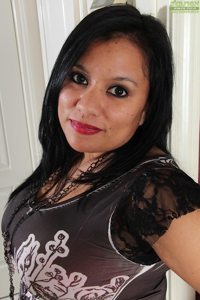 16P Lucey Perez prefers posing in lingerie and playing with snatch