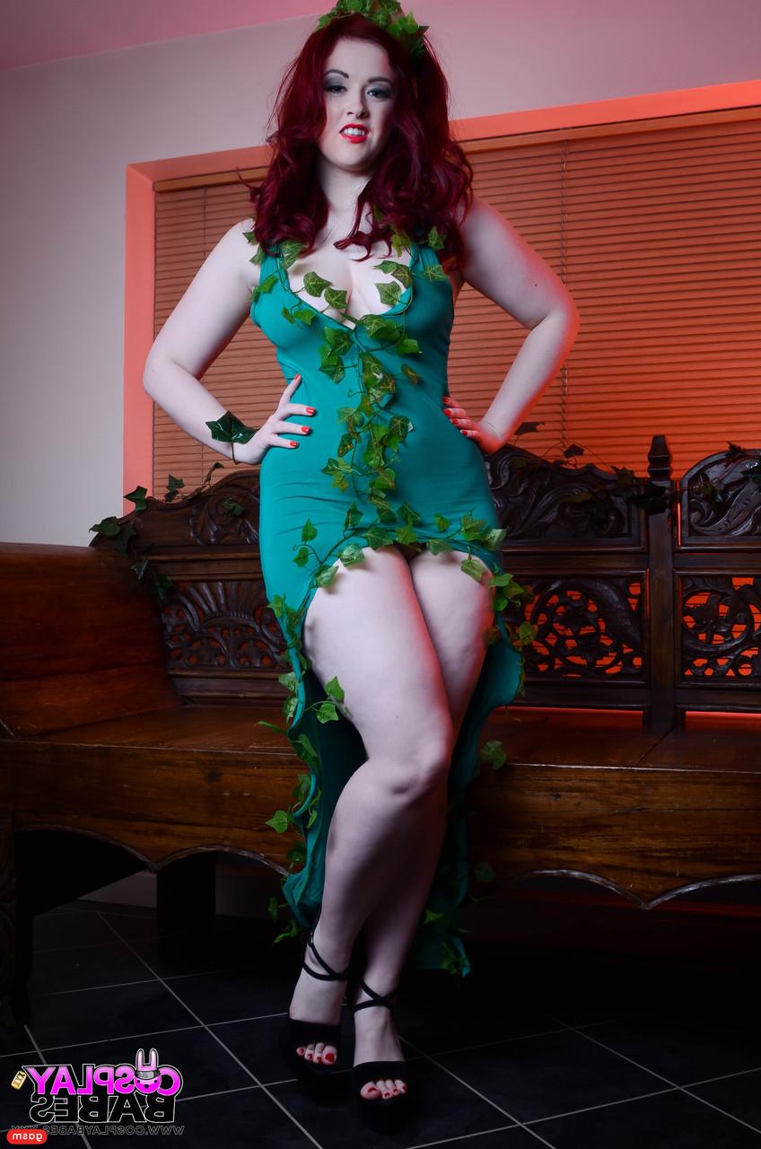 15P Voluptuous redheaded babe Jaye Rose teases with her big tits & ass