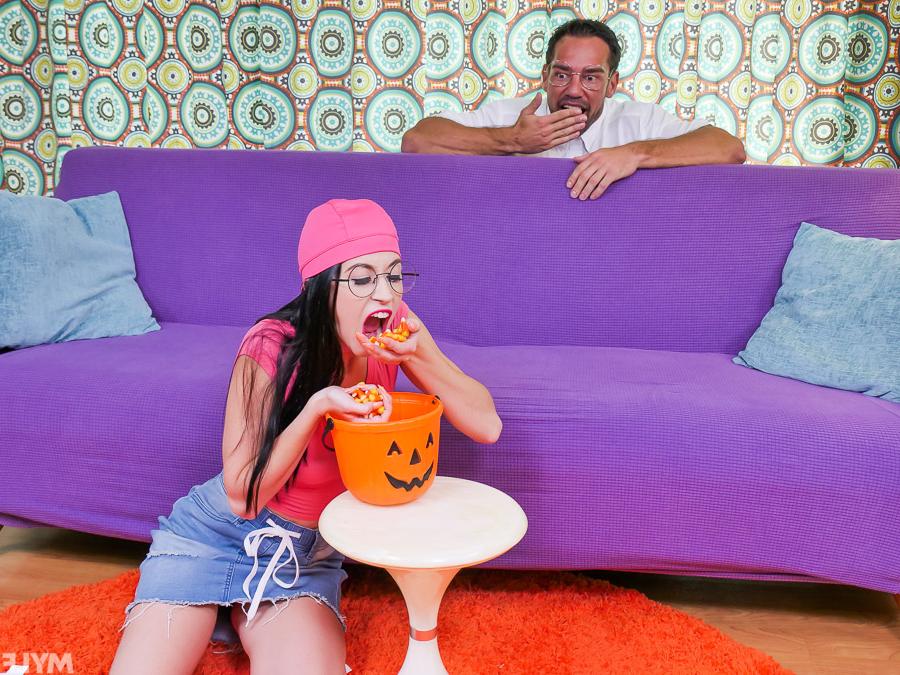 20P Estrela pornográfica com cabelos ruivos e peitos grandes Lauren Phillips leva uma pancada forte em um 3some