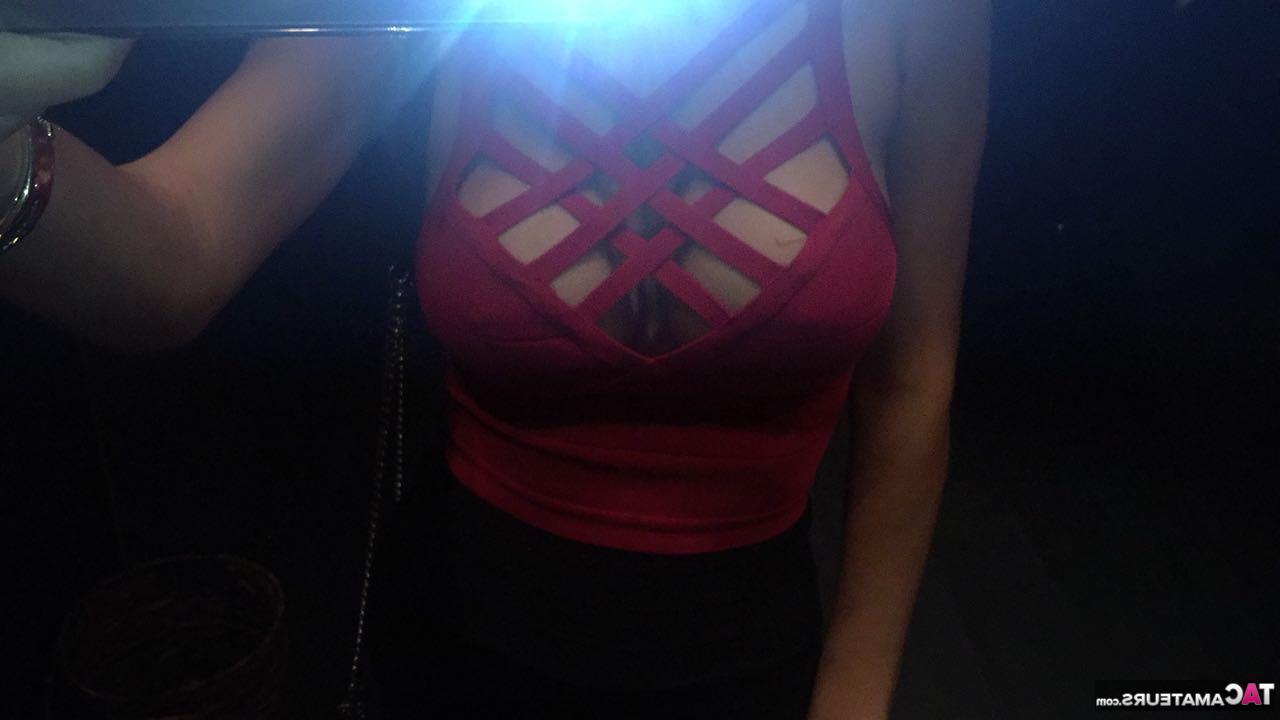 16P Morena MILF Sexy Alinaxxx mostra seus peitos grandes em uma variedade de roupas