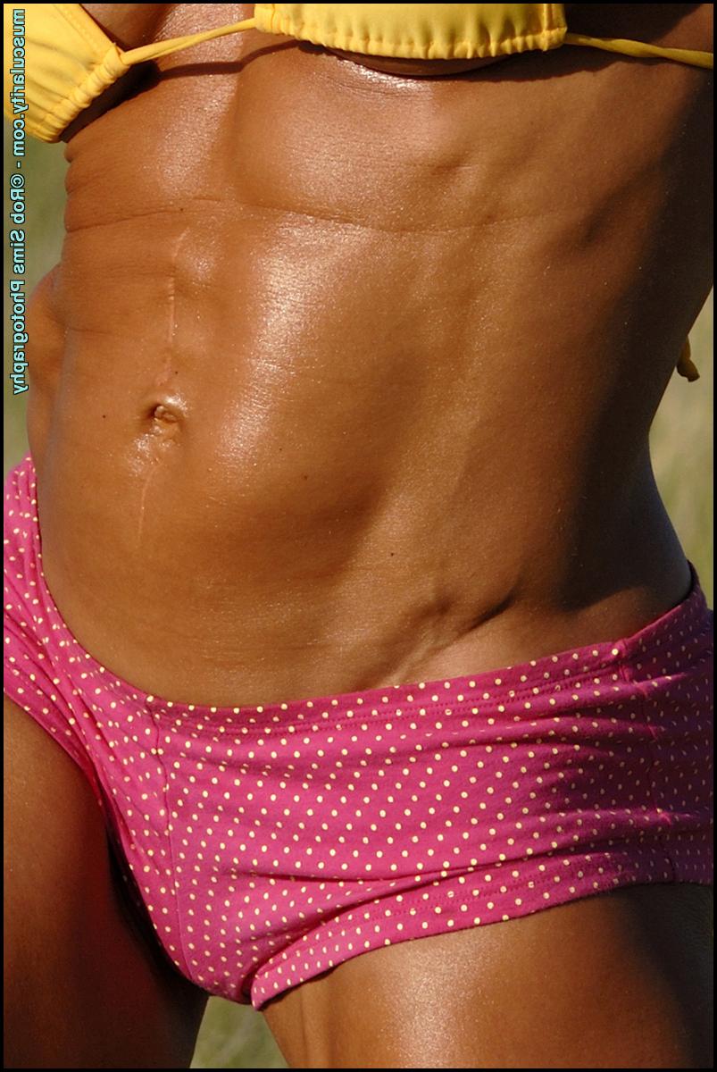15P Bodybuilder Stephanie Erickson strikes great poses while in the outdoors