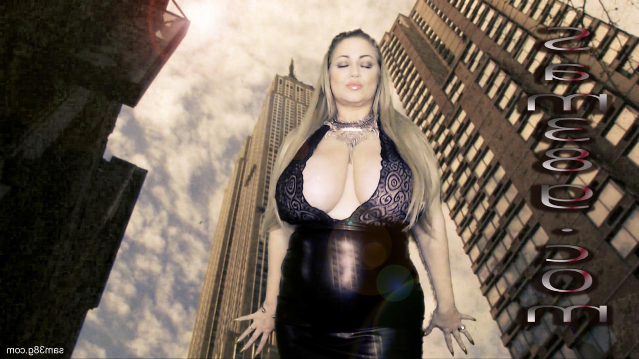 15P A loira rechonchuda Samantha 38G mostra seus peitos grandes deslumbrantes de perto