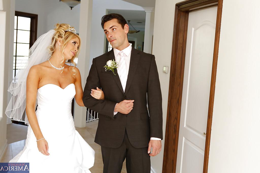 16P Das erstaunliche Babe Tasha Reign probiert auf ihrer Hochzeit einen großen Schwanz