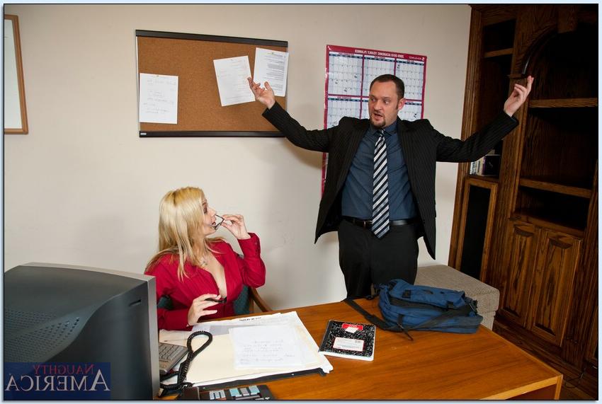 20P Secretary Sarah Vandella receives cunnilingus & enjoys doggystyle sex at work