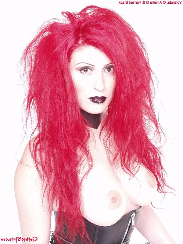 15P Goth girl Yolanda models a corset and high heels during solo action