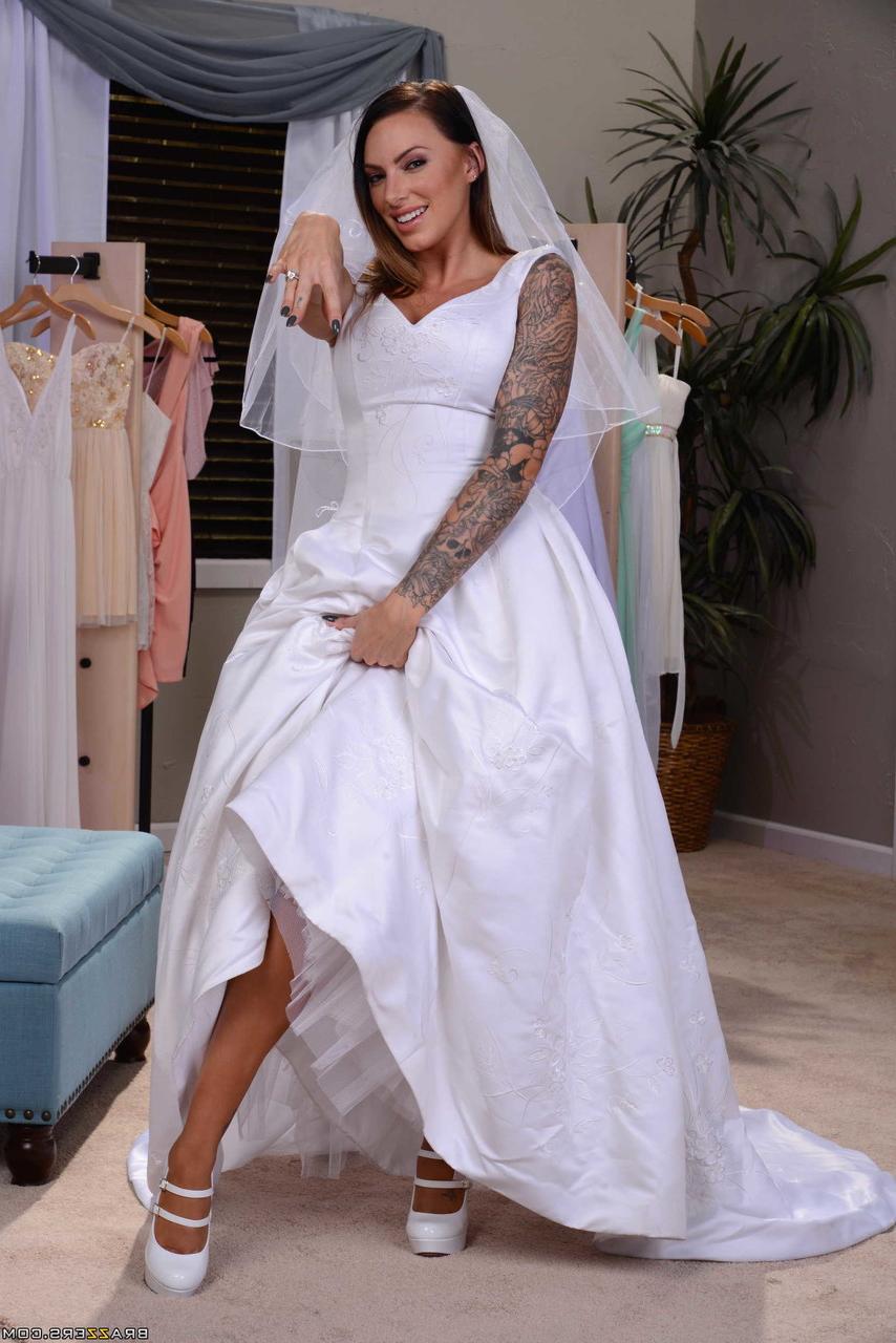 18P Noiva latina tatuada Juelz Ventura troca vestido de noiva para espalhar buceta