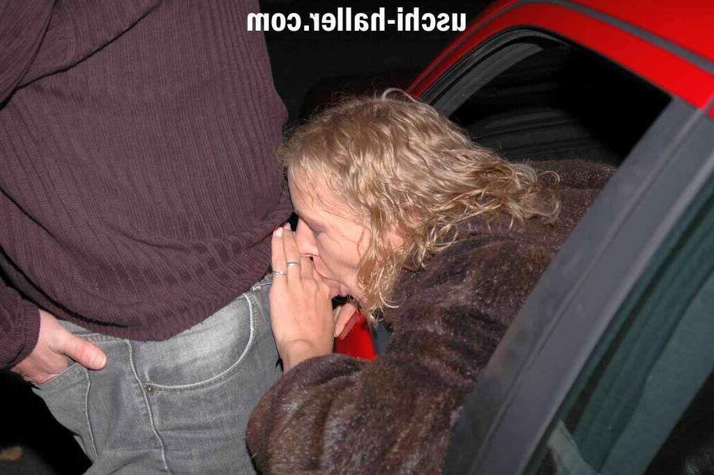 15P A garota loira Tatjana pisca à noite antes de fazer um boquete em um carro