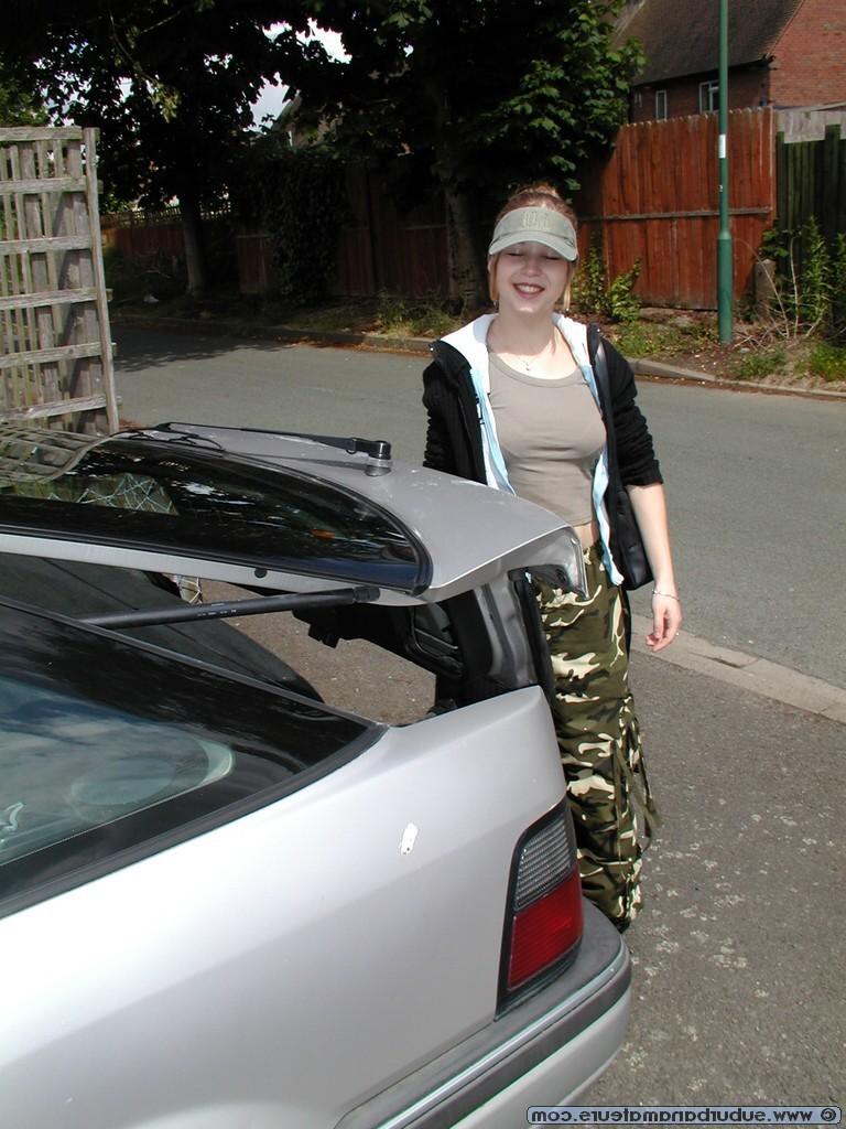 20P Amateur-Liebling Kelli posiert auf Reisen nackt und in ihren Dessous
