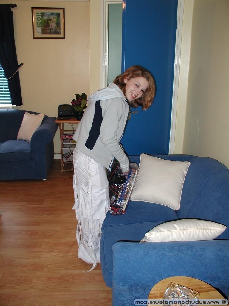 20P Amateur-Liebling Kelli posiert auf Reisen nackt und in ihren Dessous