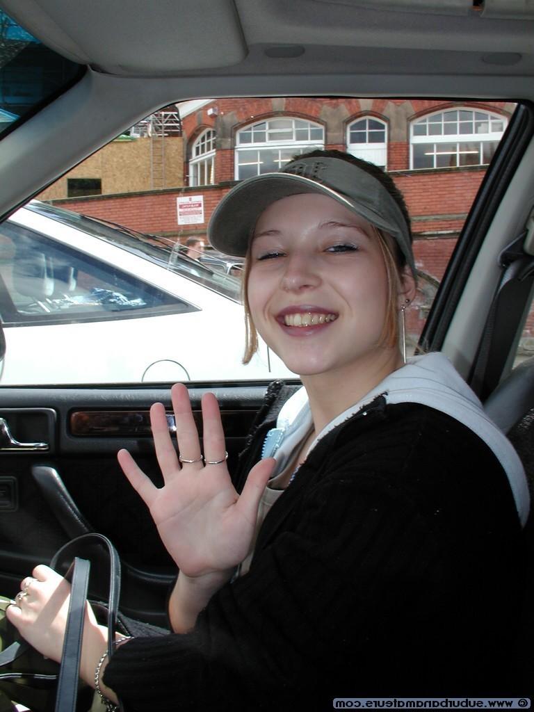20P Amateur-Liebling Kelli posiert auf Reisen nackt und in ihren Dessous