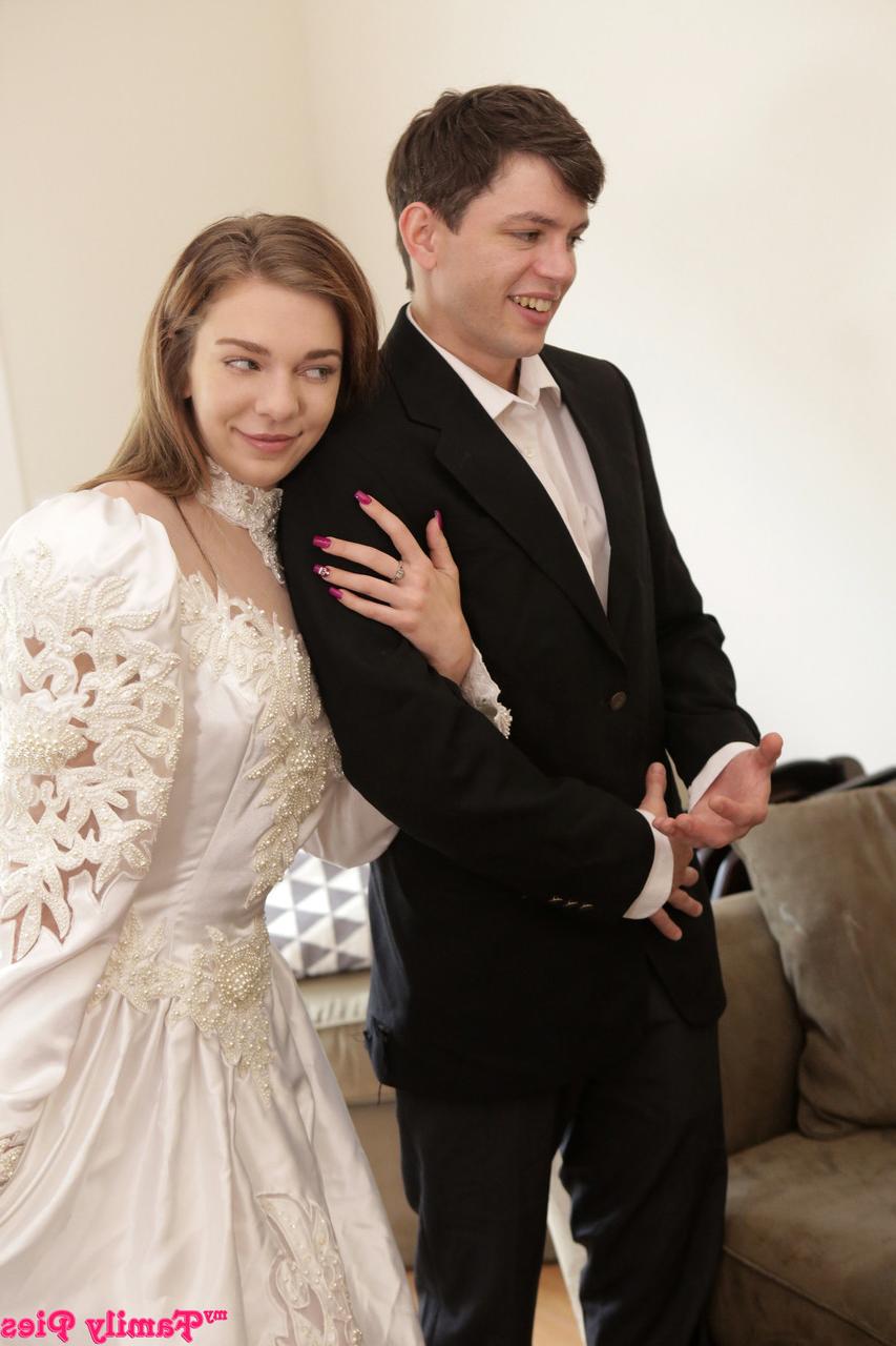 20P Der Typ machte Stiefschwester Tiffany Watson einen Heiratsantrag und fickte sie in seinem Schlafzimmer