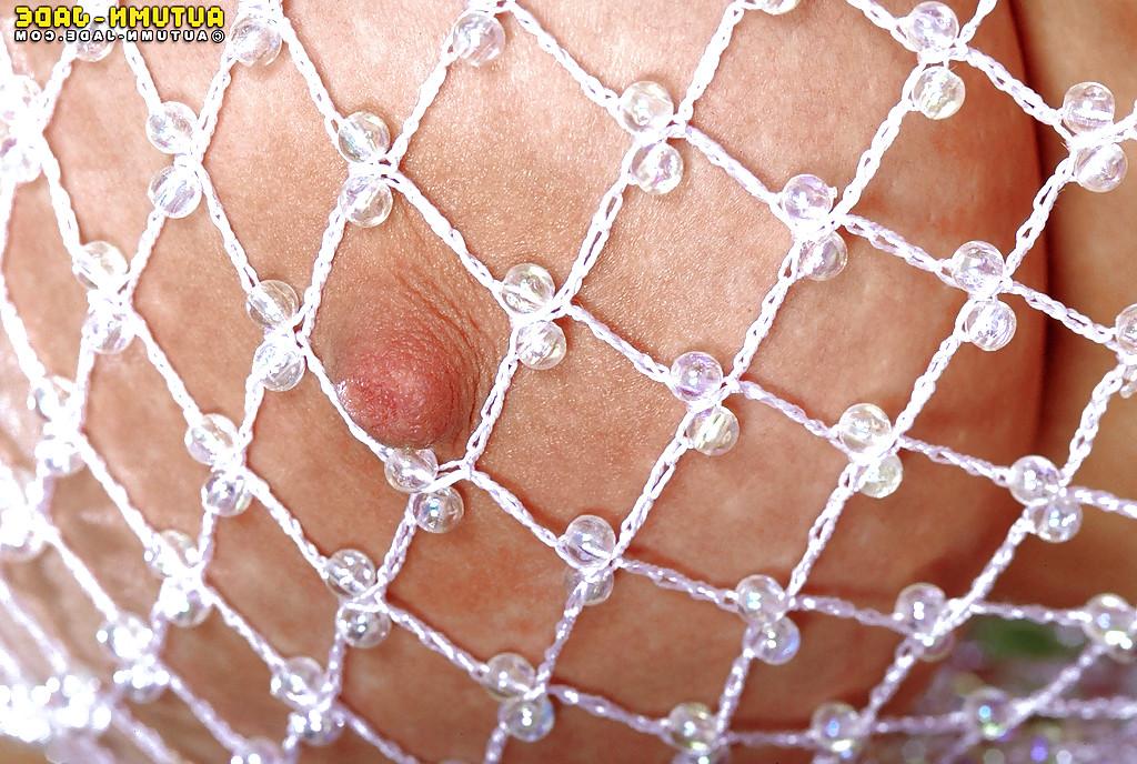 16P Chubby MILF pornstar Autumn Jade exibindo aldravas enormes e bunda sexy