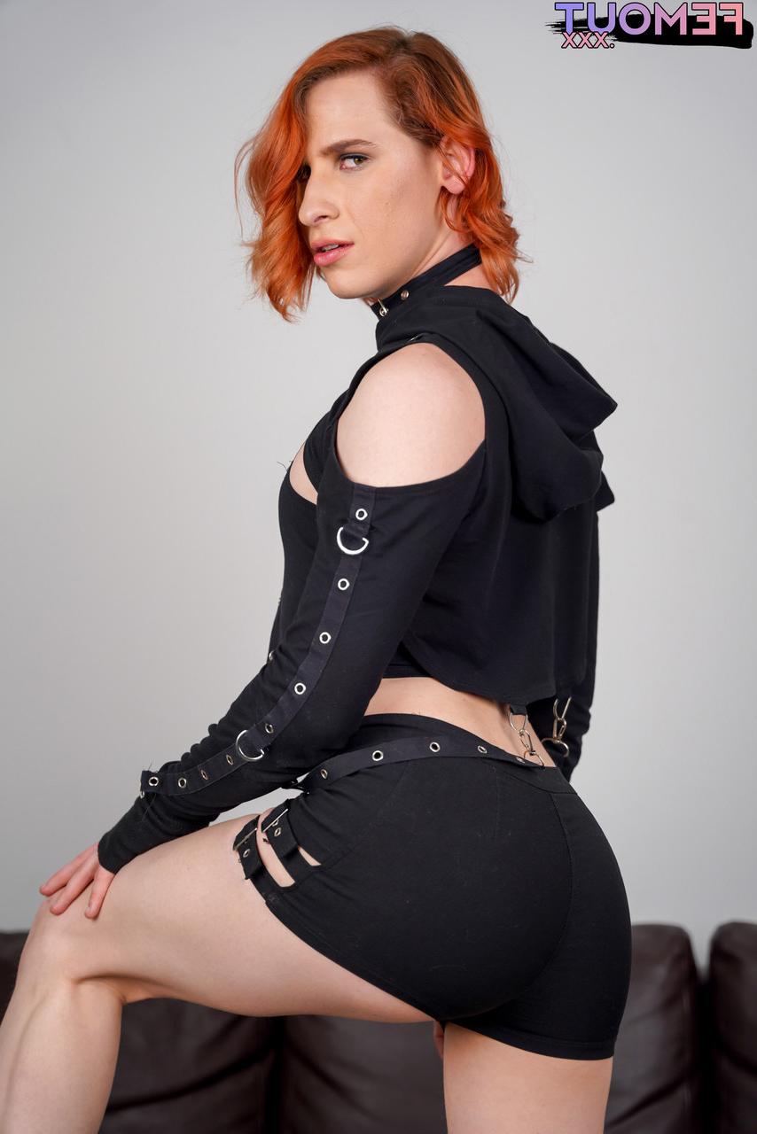 16P Horny redheaded tranny Abby Affchen unveils her stiff dick and big booty
