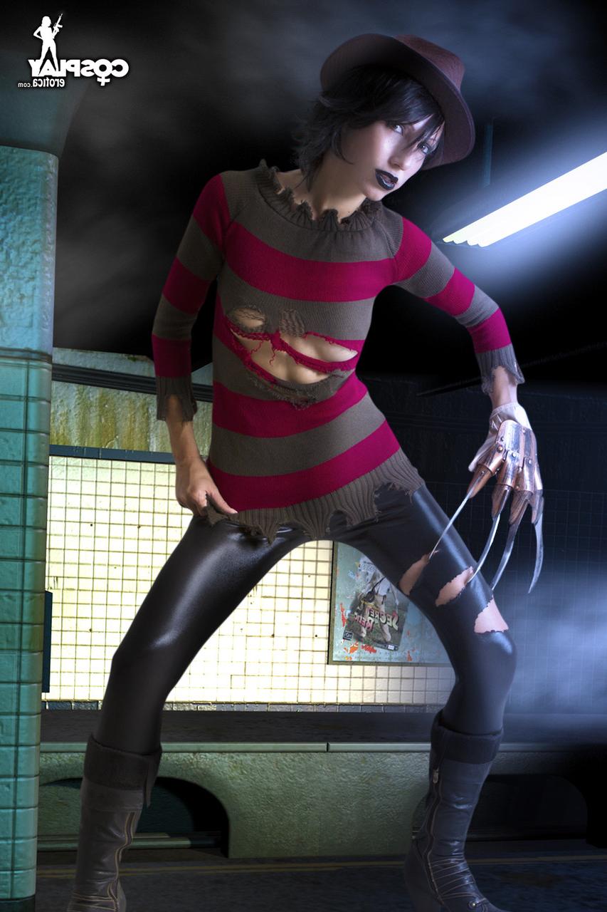 12P Cosplay enthusiast exposes her breasts and tight slit during solo action
