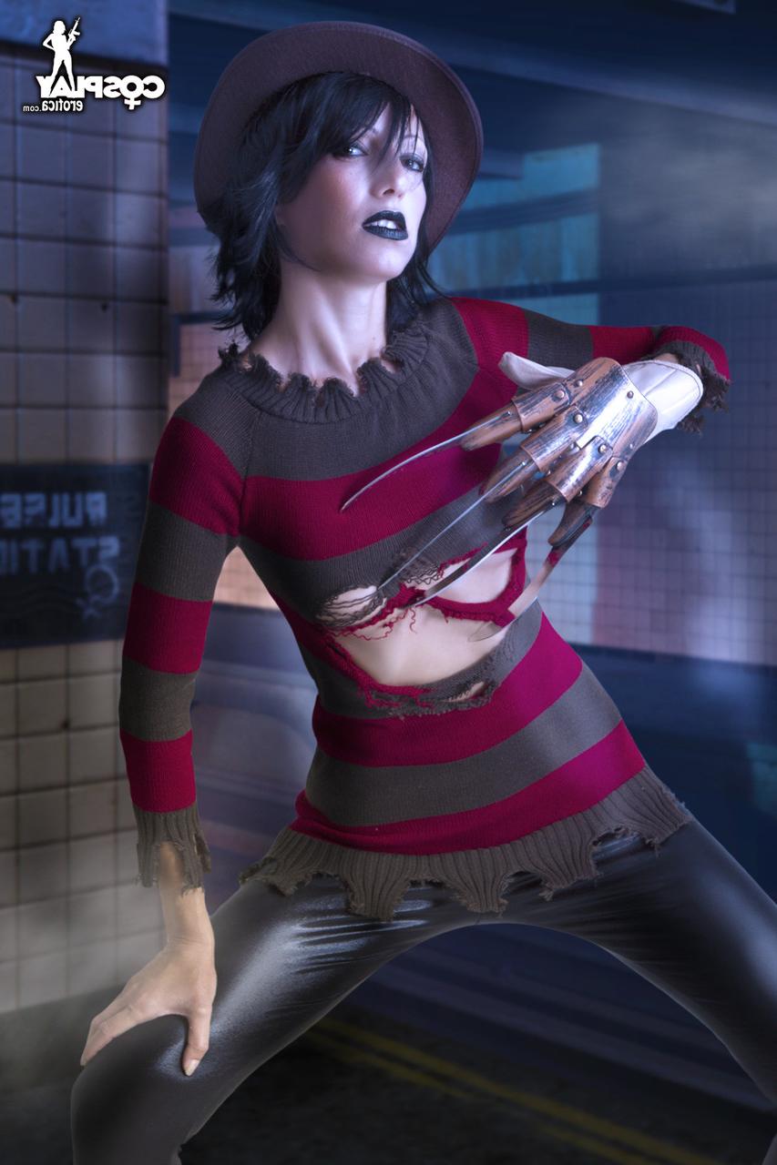 12P Cosplay enthusiast exposes her breasts and tight slit during solo action