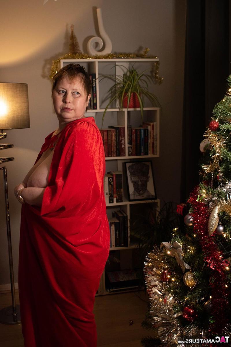 16P Mature BBW Posh Sophia hangs Christmas ornaments from her saggy tits