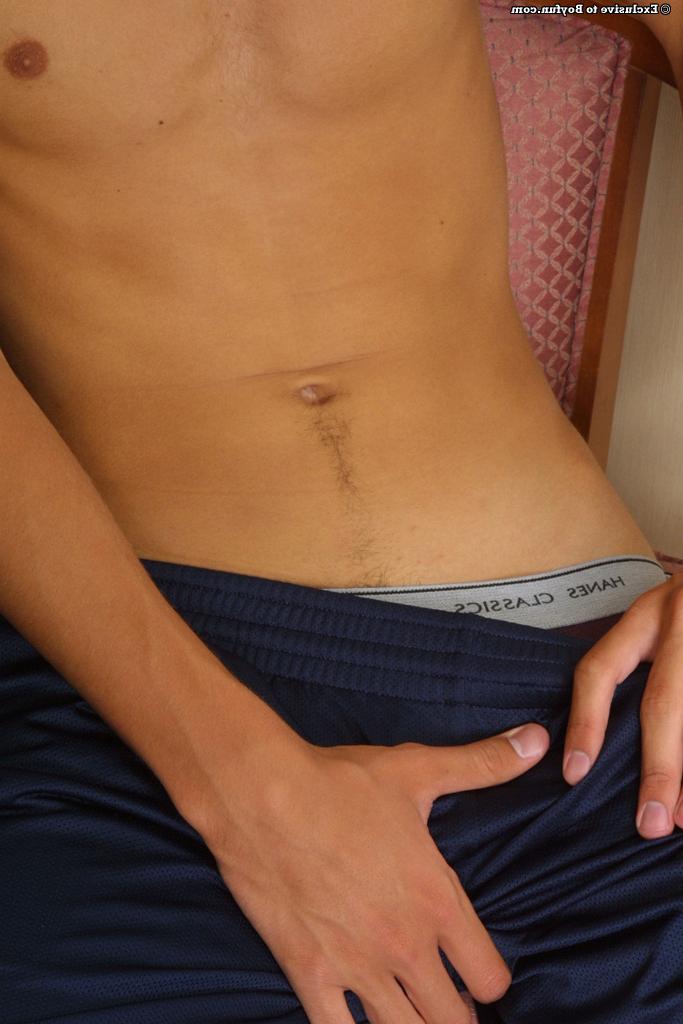 20P Horny guy Dan 2 shows his suckable shaved balls while jerking off