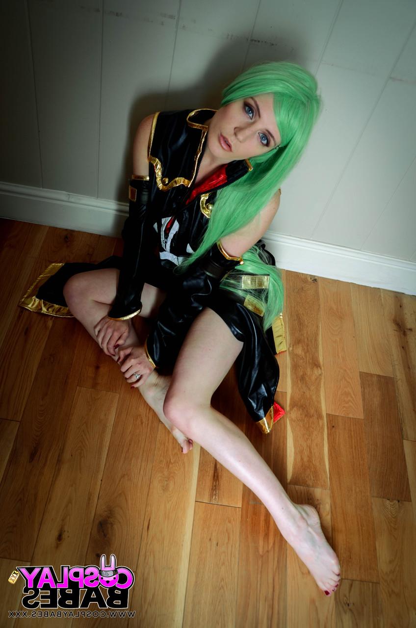 17P A gata cosplay Smantha Bentley dedilha sua boceta suculenta em várias posições