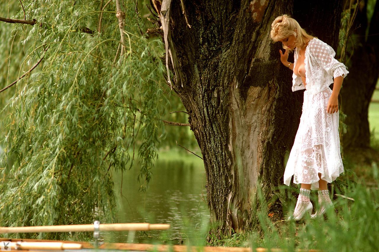 15P Blonde stunner Lynne Austin in lace exposes big natural tits by the river