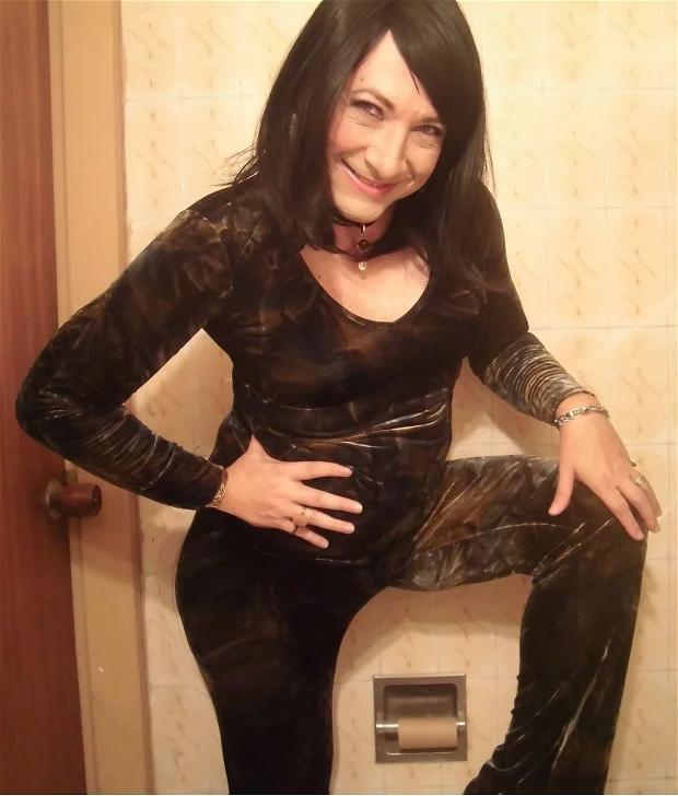 19P La transexual caliente Maritza Alejandra desnuda sus tetas mientras se burla en lencería negra