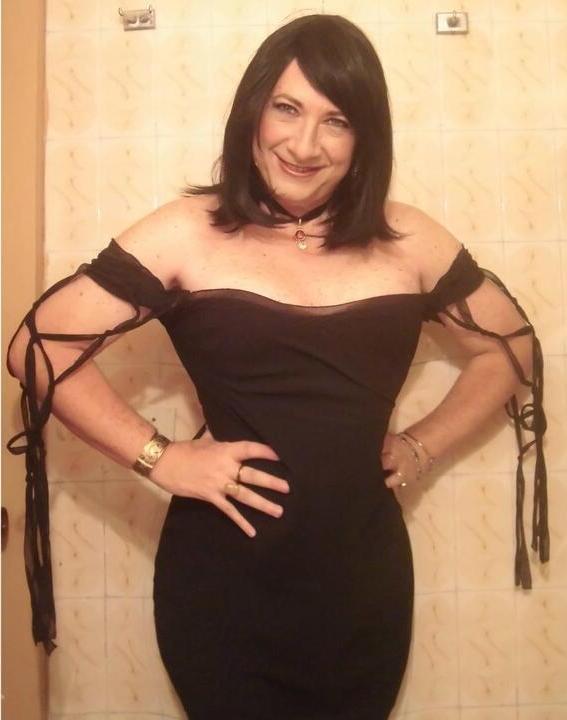 19P La transexual caliente Maritza Alejandra desnuda sus tetas mientras se burla en lencería negra