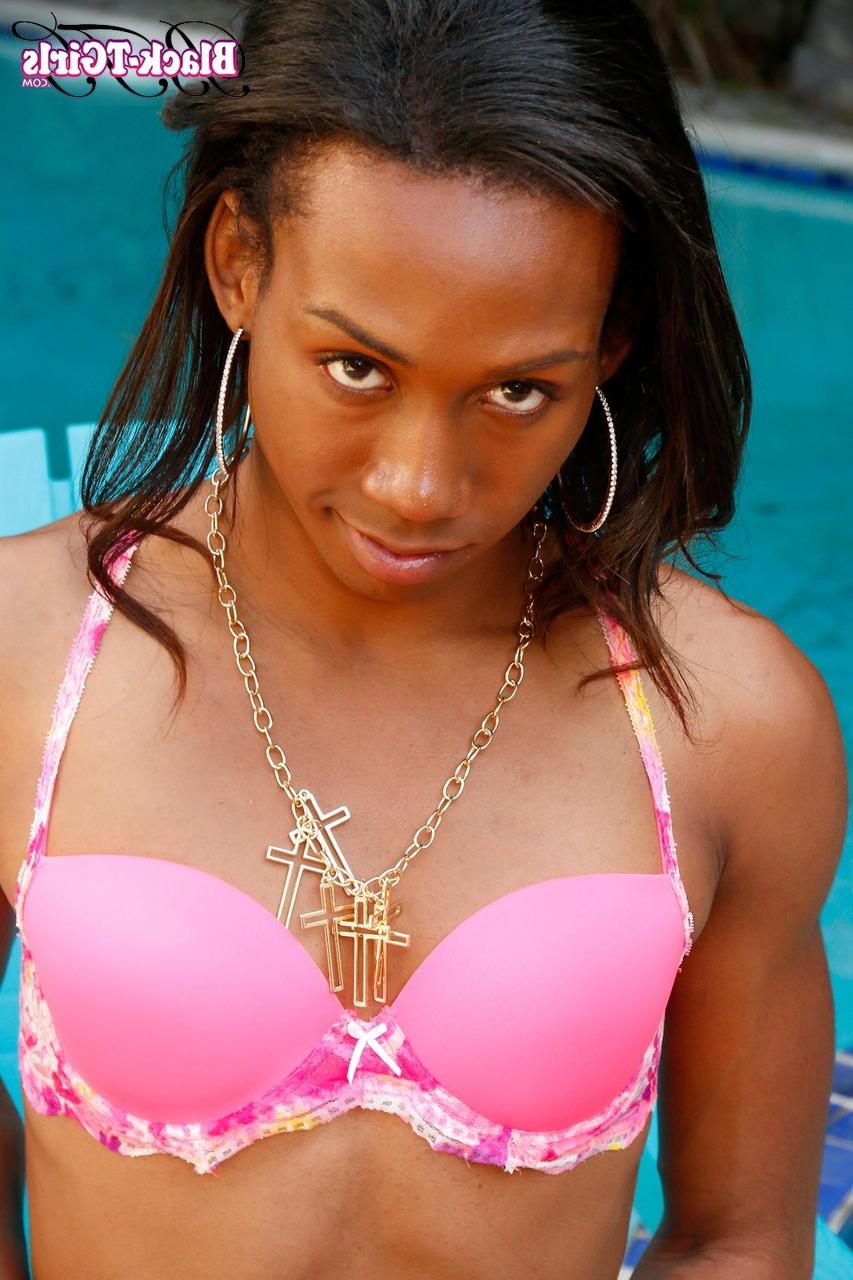 16P Negra TGirls Ashley Monroe
