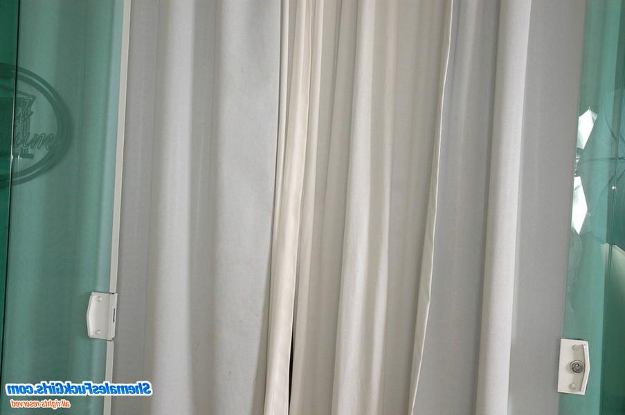20P Des transexuelles baisent des filles nues