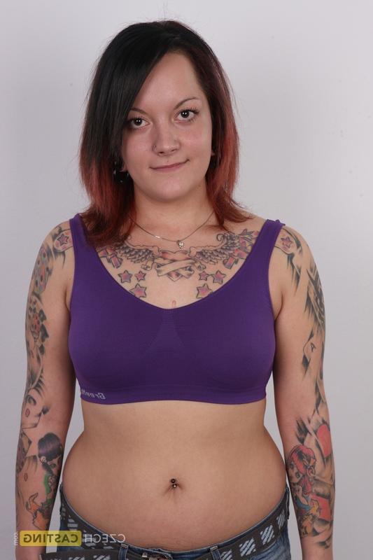 20P Tattooed amateur Vendula sets her chubby body free of clothing