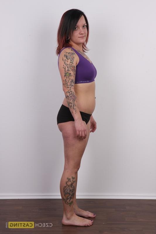 20P Tattooed amateur Vendula sets her chubby body free of clothing