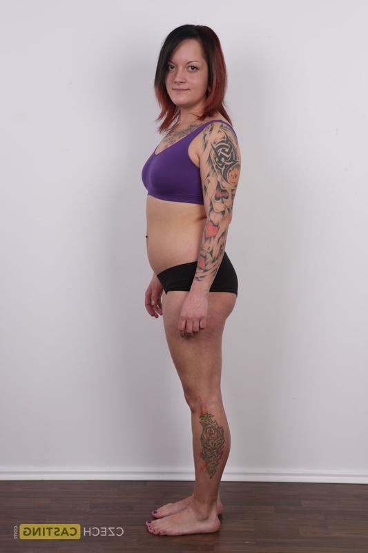 20P Tattooed amateur Vendula sets her chubby body free of clothing