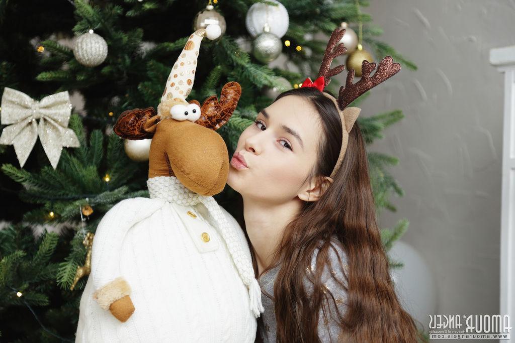 20P Young girl with a fresh face Leona Mia gets naked in front of a Christmas tree