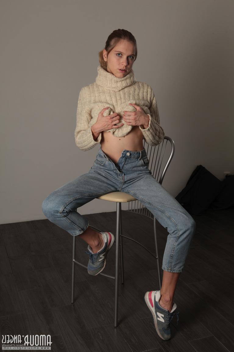 20P Young first timer Nora doffs a sweater and jeans to stand naked