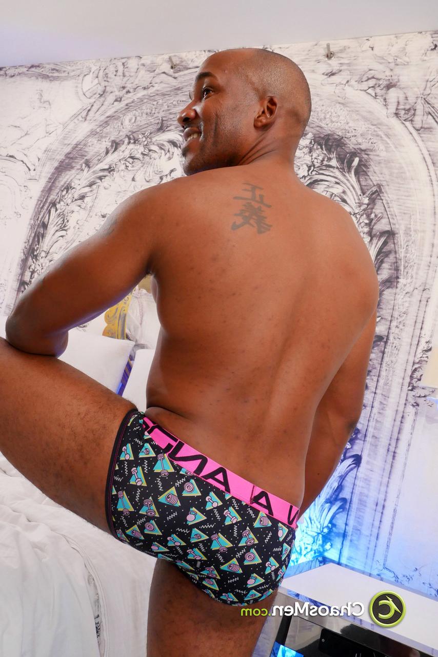20P Muscular ebony stud Smash Thompson strips, poses naked and strokes his  cock