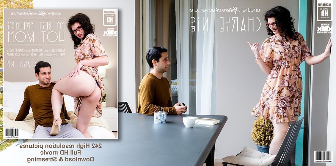 11P La madre morena Charlie Nice tiene sexo con uno de los amigos de su hijo