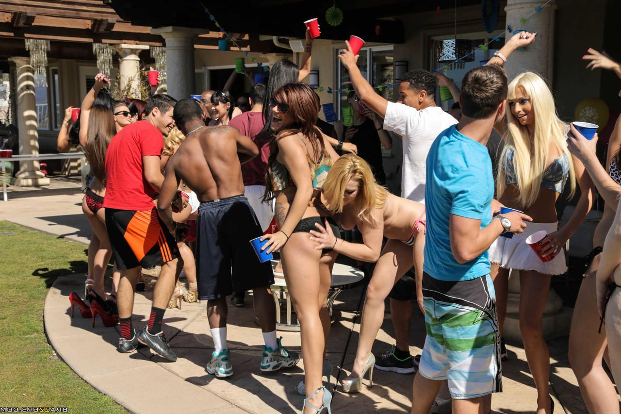 20P Four incredible dolls get down and dirty at the Spring Break party