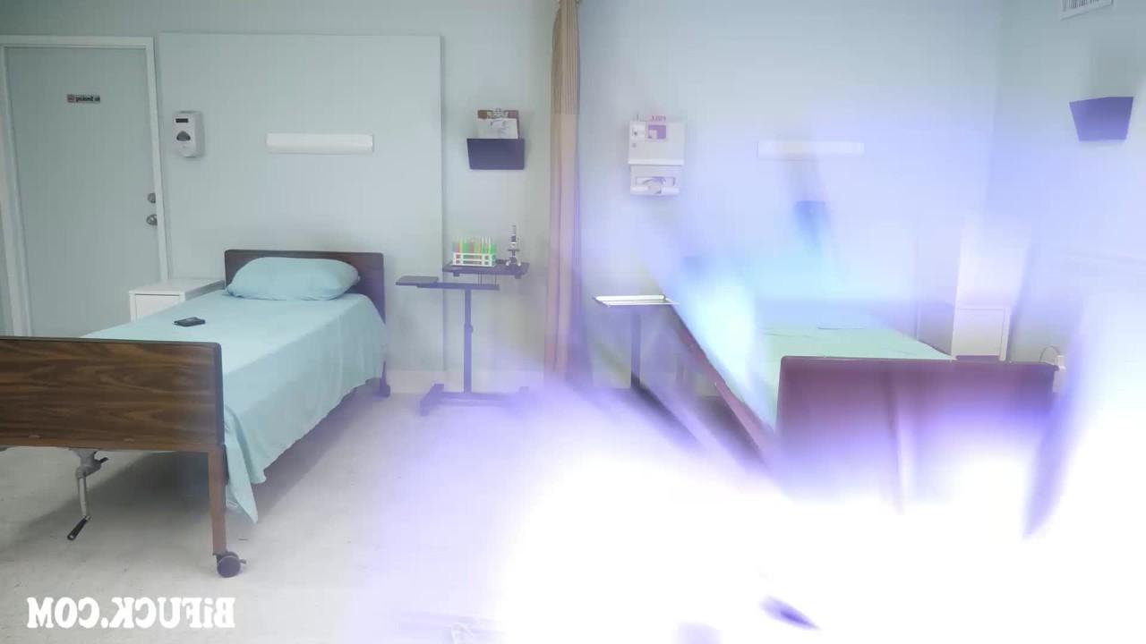 20P A enfermeira safada e o médico fazem sexo bissexual selvagem com seus pacientes