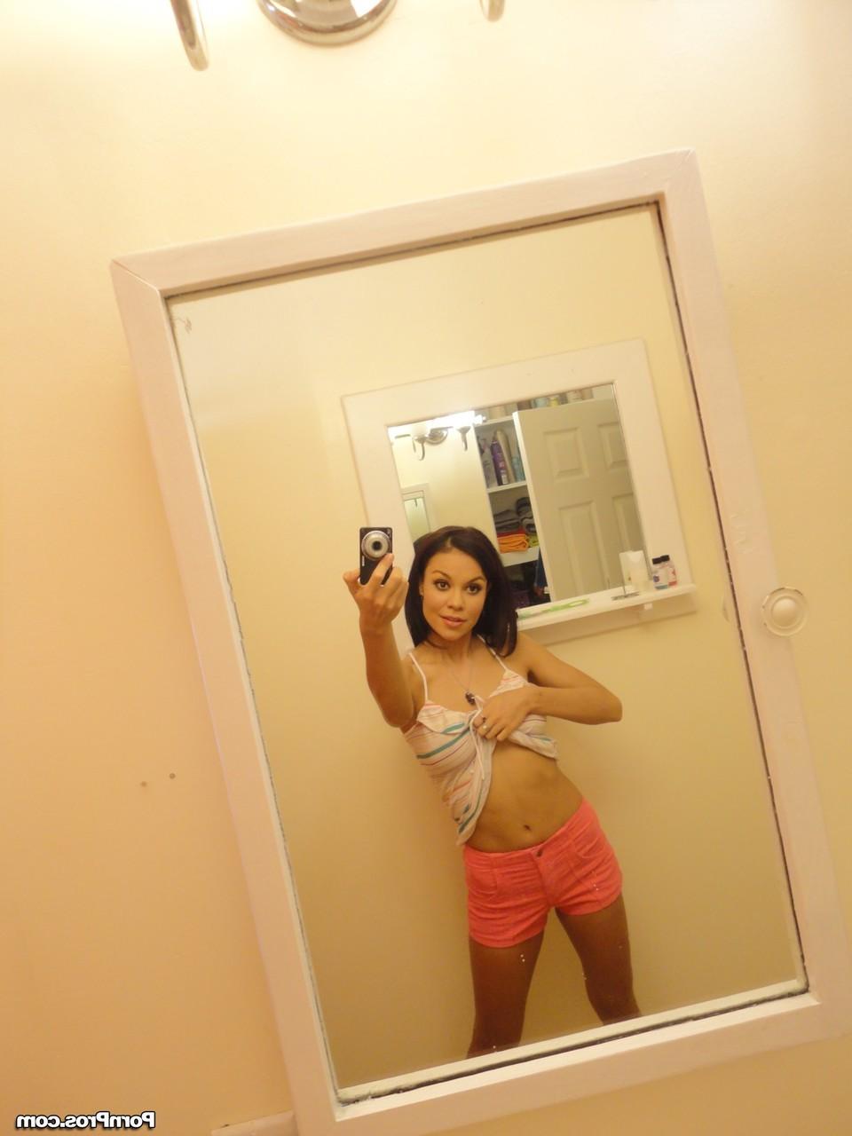 19P La fantastique Latina Ruby Knox donne BJ en POV et rebondit sur une grosse bite