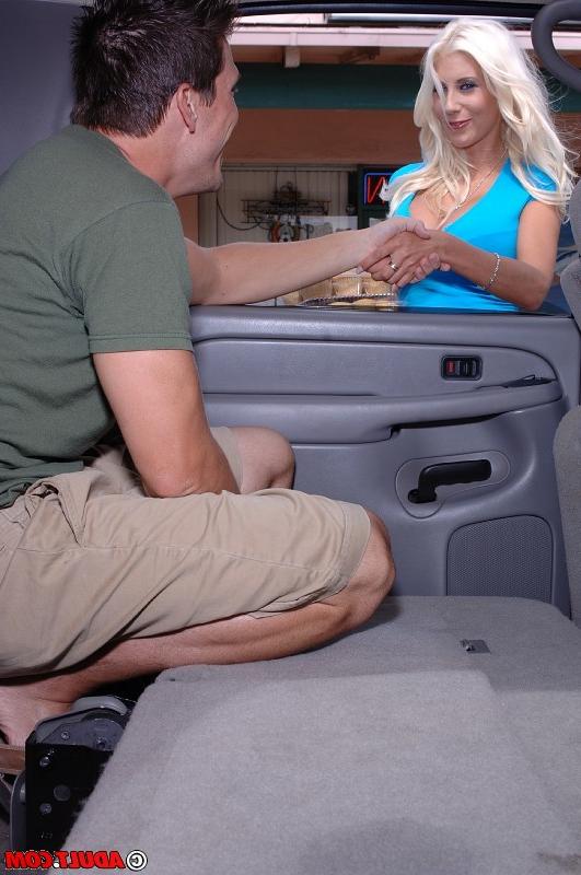 16P Wooing MILF Puma Swede gets picked up and goes down on a big cock in the car