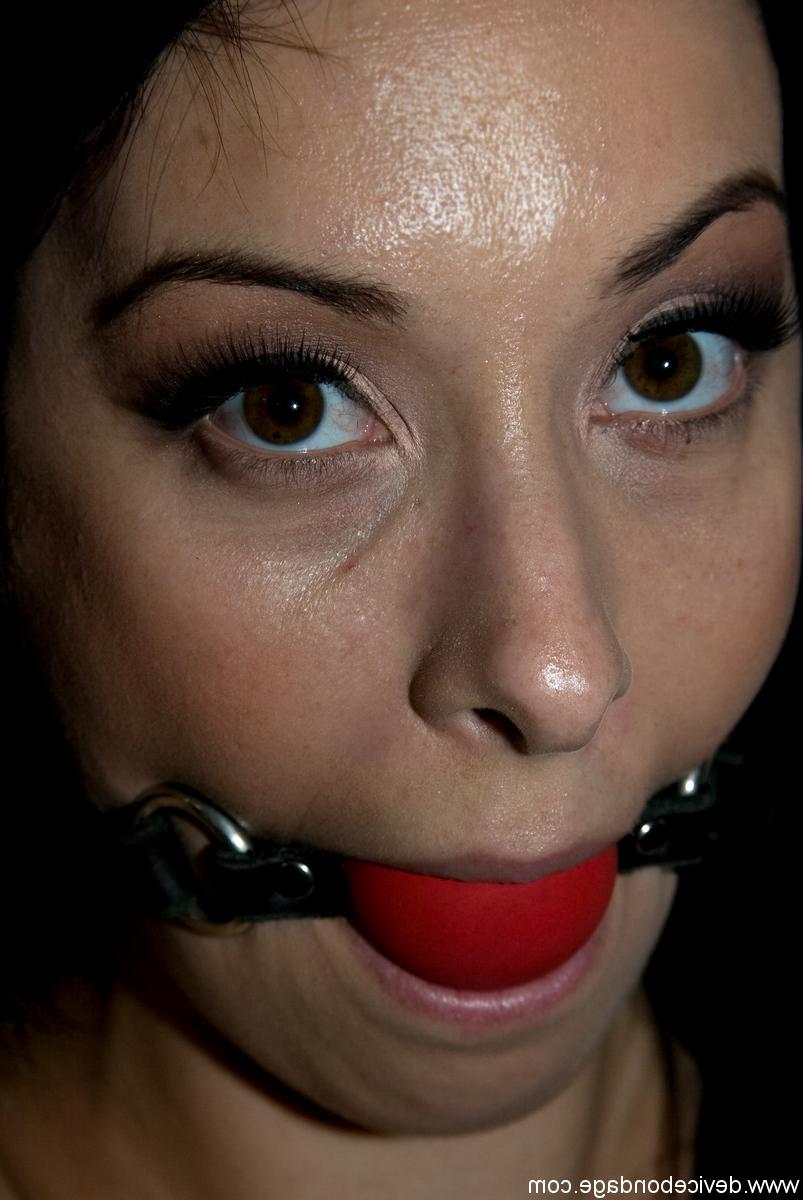 20P Submissive babes January Seraph and Sarah Jane Ceylon get bound and punished
