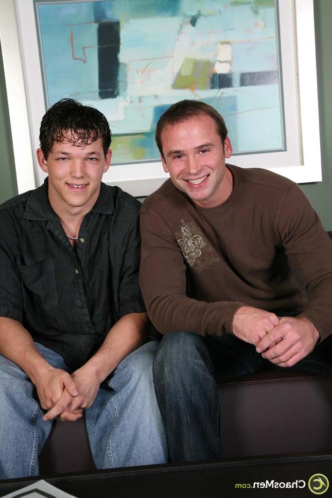20P Schwules Paar mit großen Schwänzen Shawn und Steve blasen sich gegenseitig nach dem Wichsen