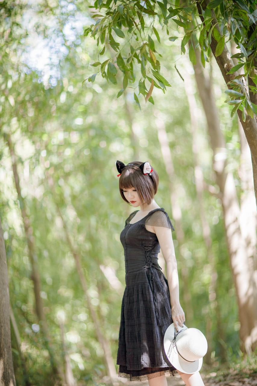 20P Pretty Asian model posing in her elegant black dress in the forest