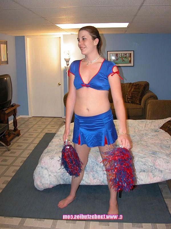 20P Amateur cheerleader Halley Storm grabs a toy and fucks her pussy with it