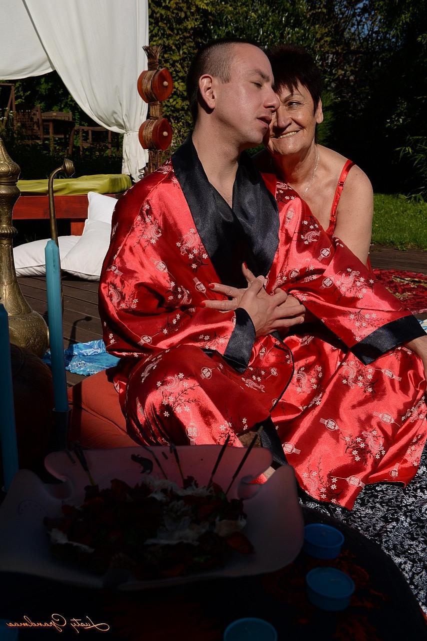 17P Velha suja Anastasia com grandes mamas Anastasia é abalroada por um garanhão pornô