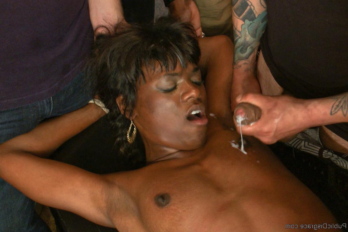 10P Public Disgrace Ana Foxxx, Isis Love, Tommy Pistol