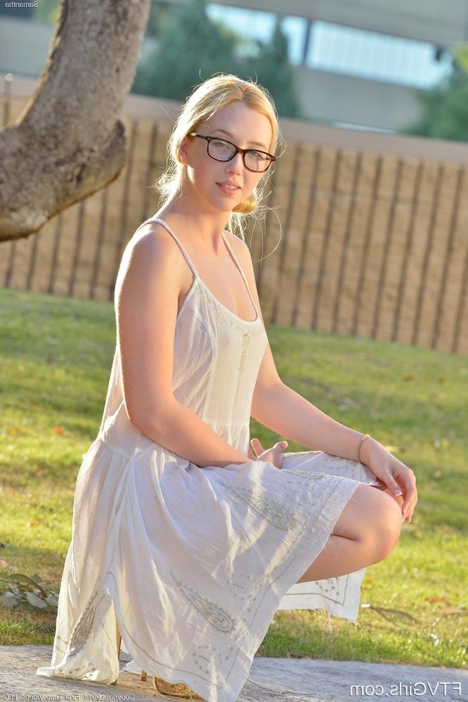 15P Sweet doll in glasses give a look at her hot pussy with dildo in the park