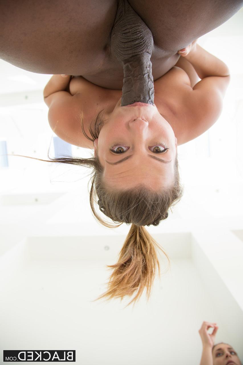20P As curvilíneas Mischa Brooks e Keisha Grey exibem suas bundas grandes enquanto ficam pretas